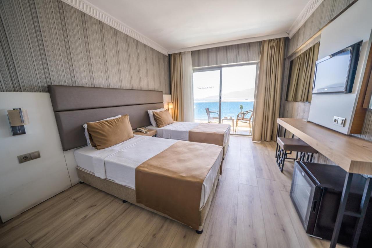 Point Beach Hotel 马尔马里斯 外观 照片