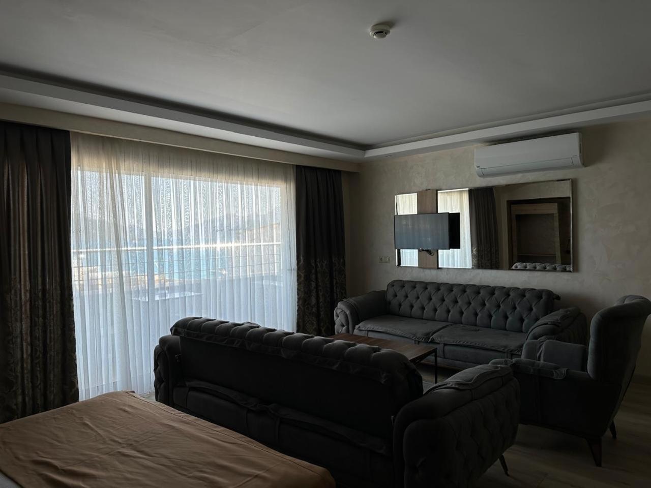 Point Beach Hotel 马尔马里斯 外观 照片