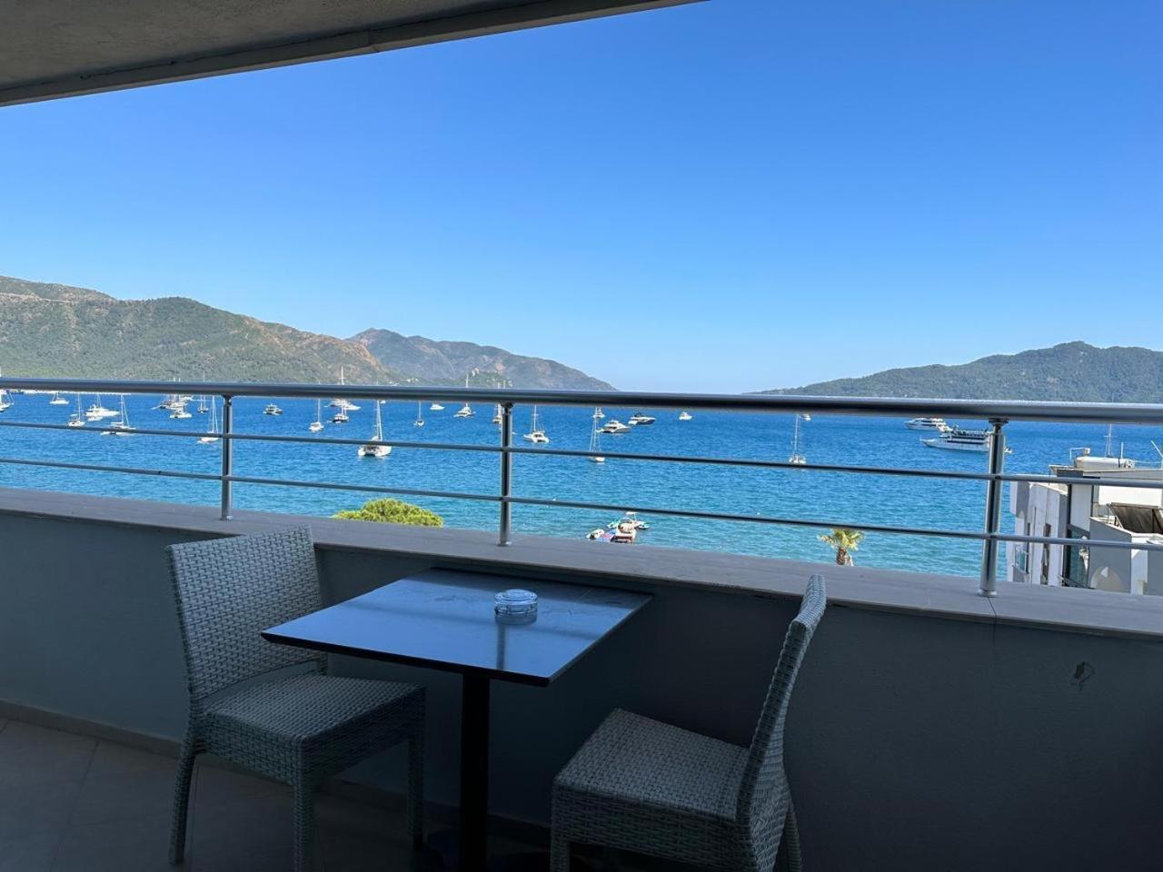 Point Beach Hotel 马尔马里斯 外观 照片