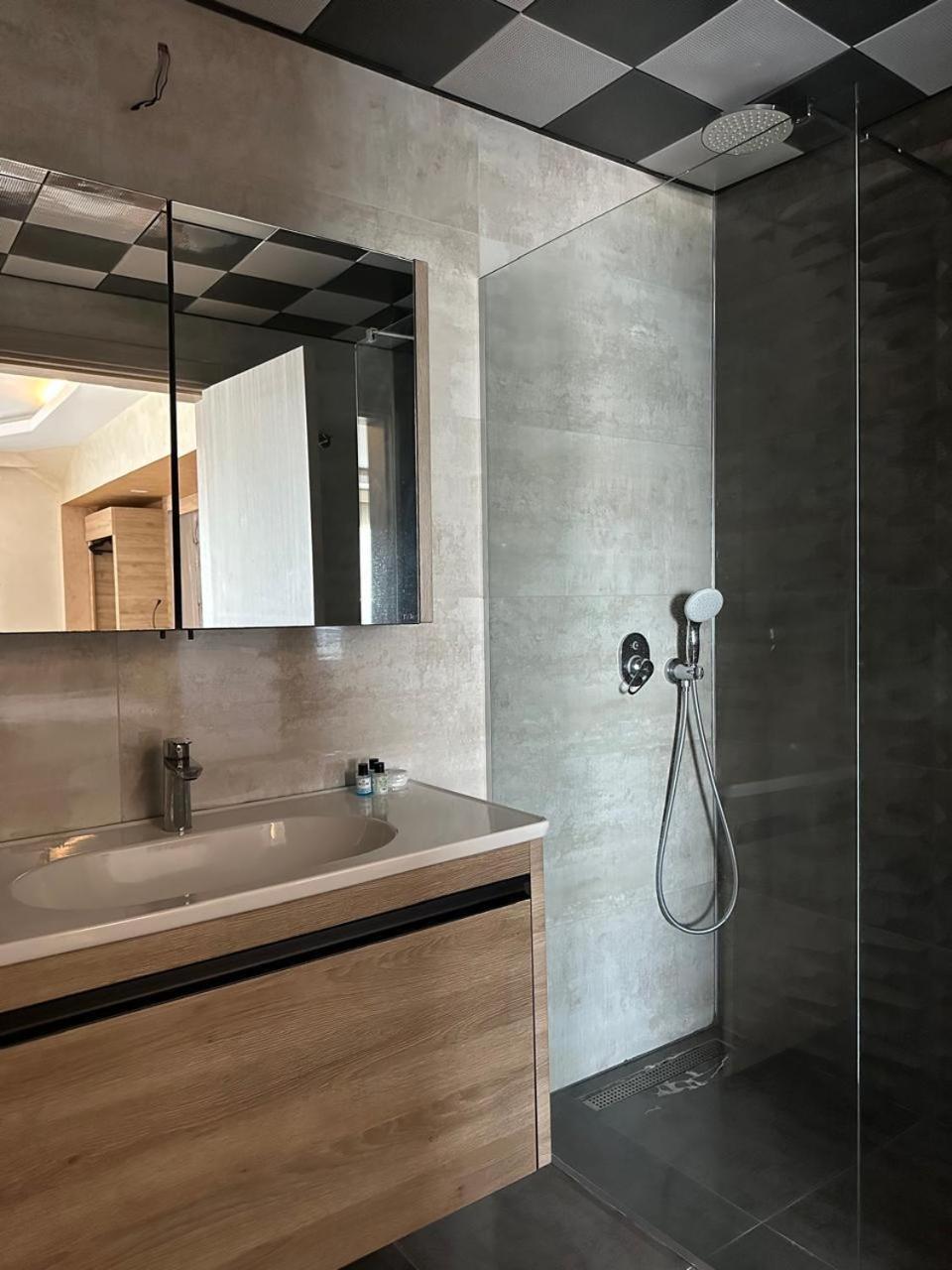 Point Beach Hotel 马尔马里斯 外观 照片