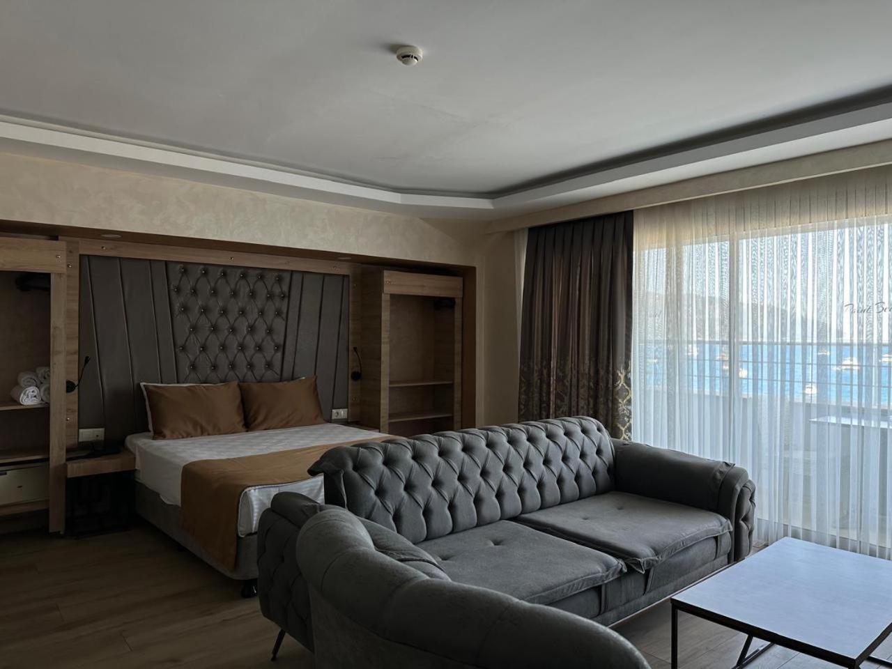 Point Beach Hotel 马尔马里斯 外观 照片