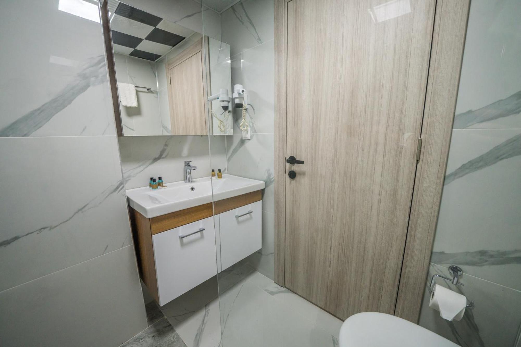 Point Beach Hotel 马尔马里斯 外观 照片
