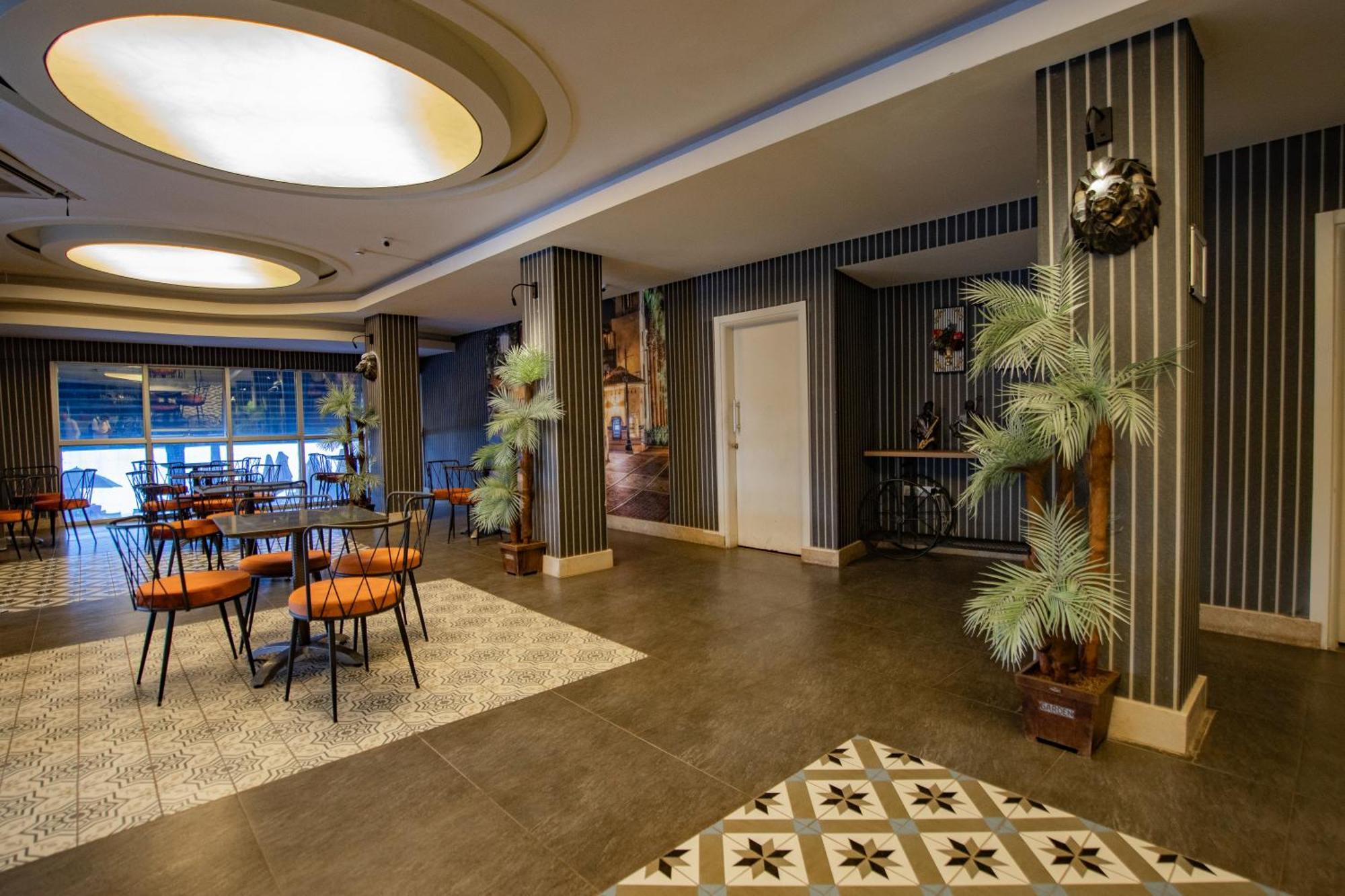 Point Beach Hotel 马尔马里斯 外观 照片