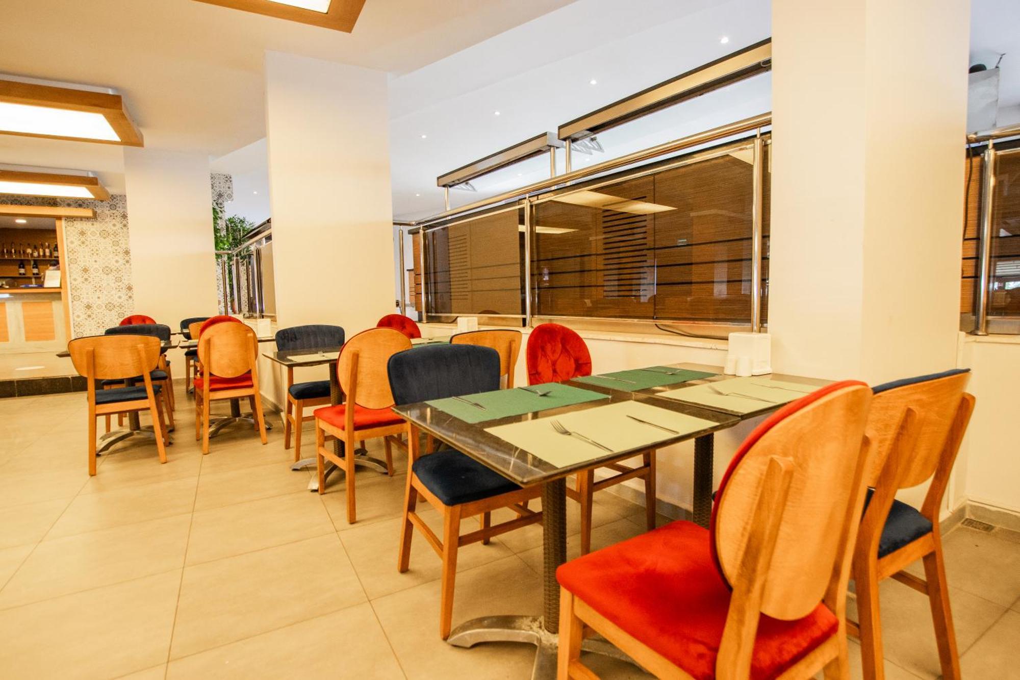 Point Beach Hotel 马尔马里斯 外观 照片